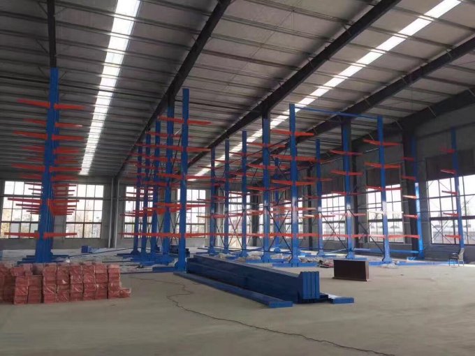 懸（xuán）臂貨架安裝案例